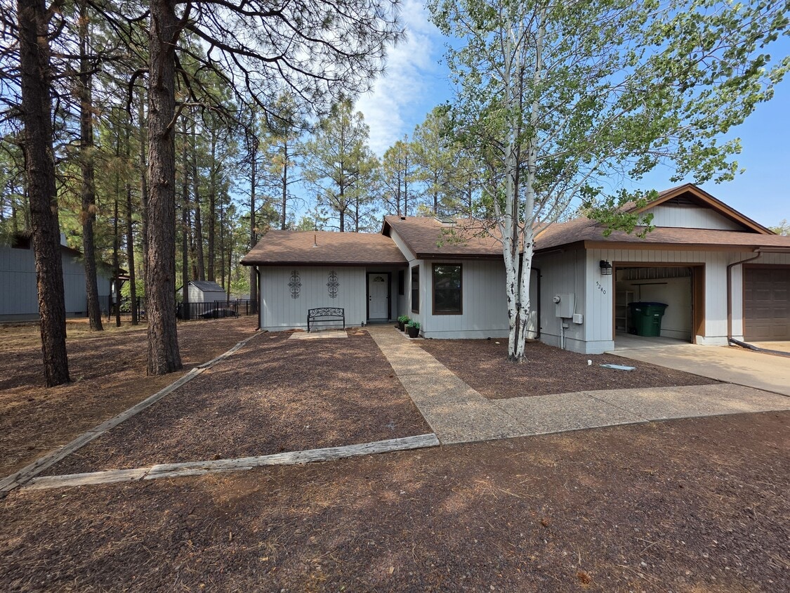 Foto principal - 5240 S 28th Pl