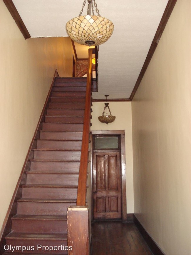 Building Photo - 207 S College Ave
