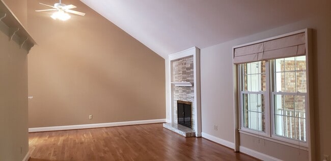 Building Photo - 800 Buffington Ct