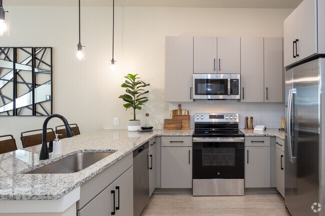 1BR, 1BA - 725SF - Conclave at Sugar Hill Apartments and Townhomes