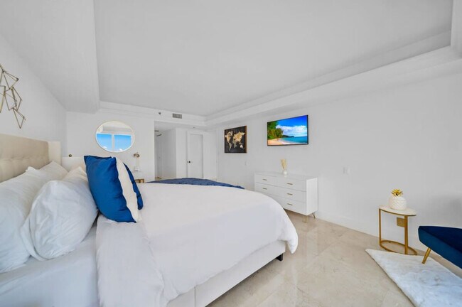 Foto del edificio - 1717 N Bayshore Dr