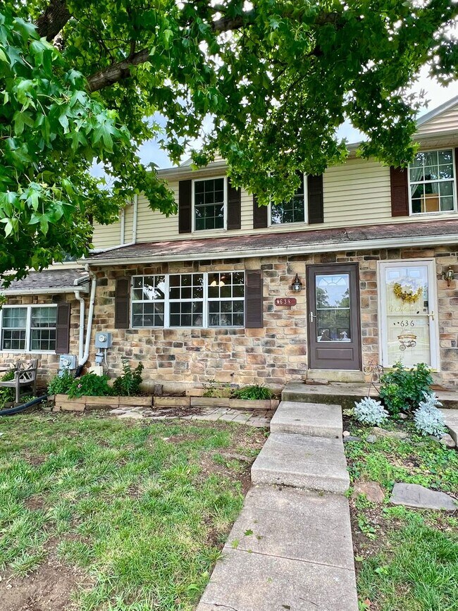 Foto del edificio - Gorgeous 3-Bedroom Townhome in Downingtown...