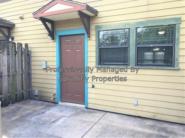 1033 N Wall St, Belton, TX 76513 Condo for Rent in