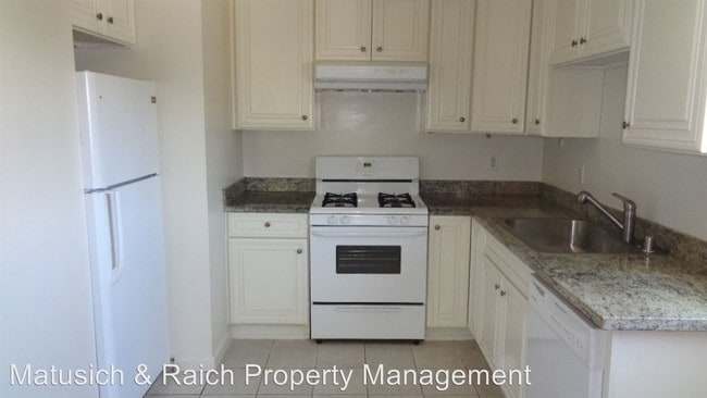 Building Photo - 20650 Park Cir E