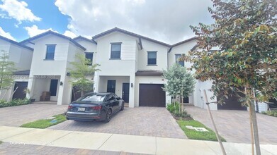 Building Photo - 226 SW 159th Ct
