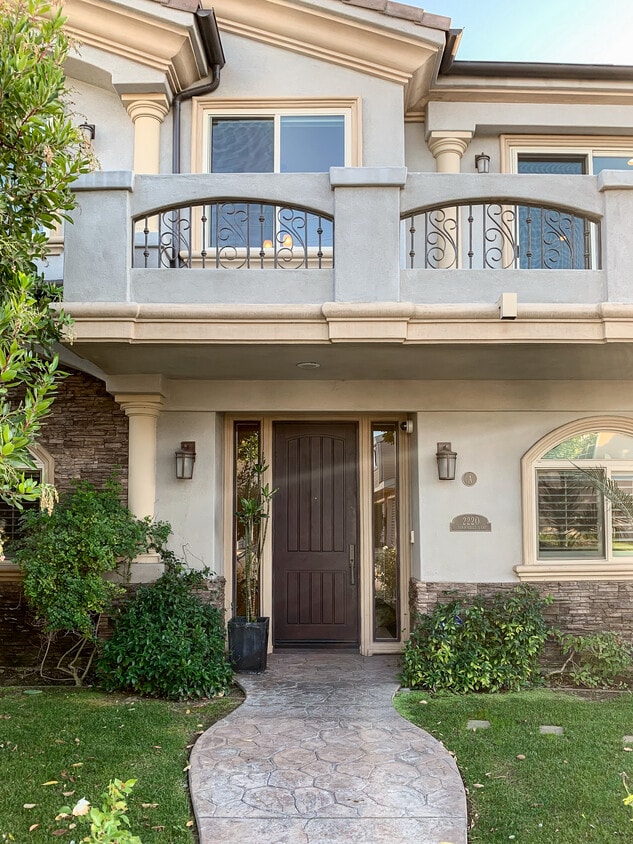 Foto principal - 2220 Vanderbilt Ln