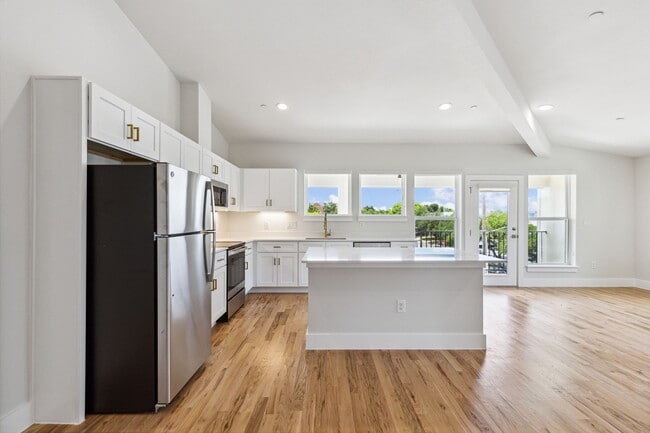 6-6283La_006 - 6283 La Vista