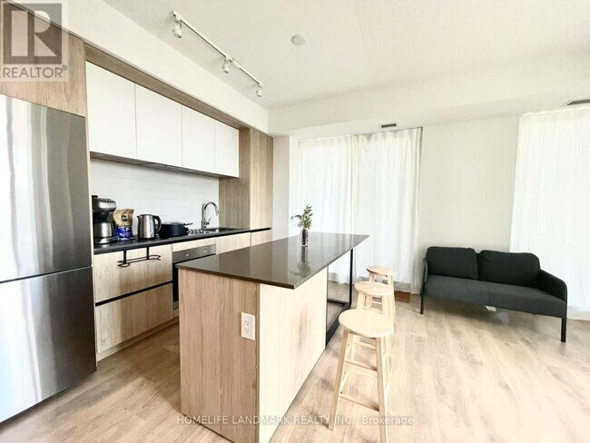 Photo du bâtiment - 225-W225 Sumach St