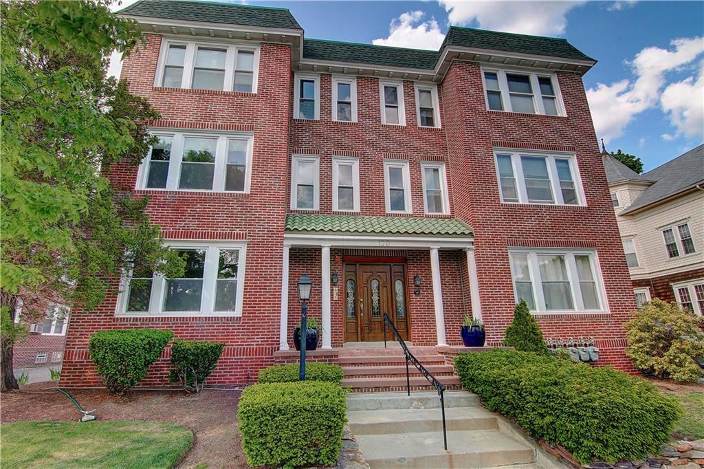 Primary Photo - 425 Angell St