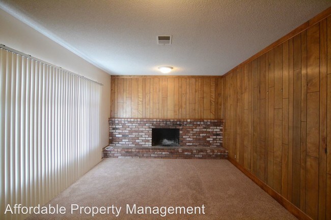 Building Photo - 40532 Robin St