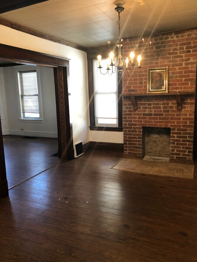 Foto del edificio - 152 Columbia Ave