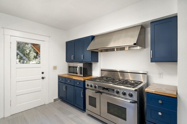 Building Photo - 6843 Santa Lucia Rd