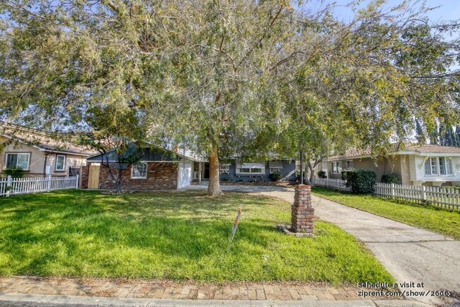 Building Photo - 12102 Brookhaven Park