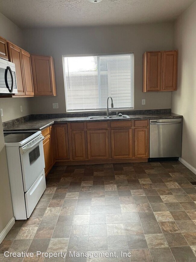 Building Photo - 3 br, 2 bath House - 616 5th Ave NW