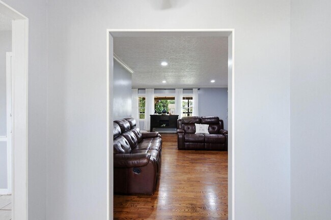 Building Photo - 206 Hiawatha Trail