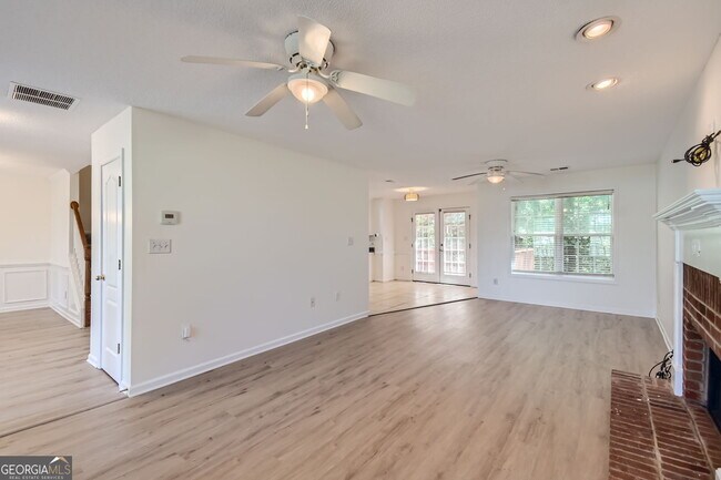 Building Photo - 293 Whitney Ln