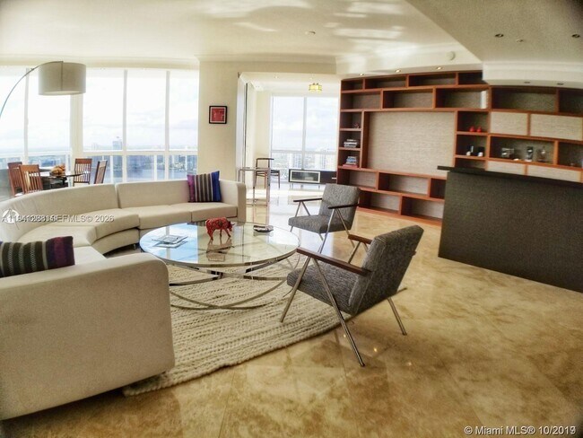 Foto del edificio - 18201 Collins Ave