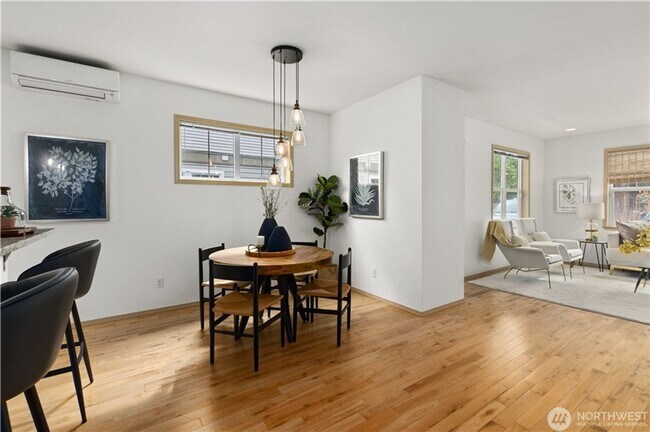 Foto del edificio - Spacious 3bd/3ba Townhouse