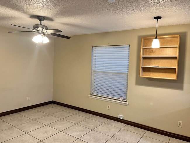 Building Photo - 4555 Sun Valley Dr