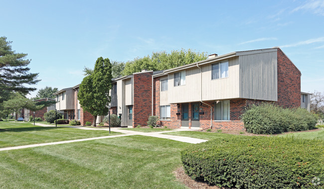 Woodridge Apartments and Townhomes Rentals - New Berlin, WI ...