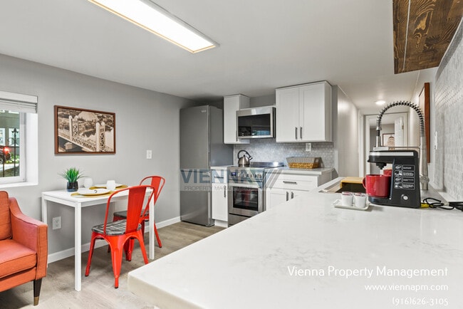 Building Photo - Downstairs Unit Available Now!