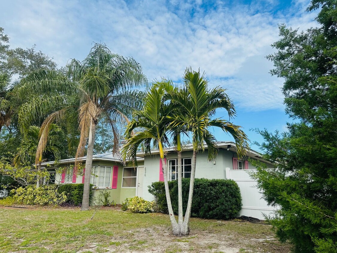 Primary Photo - Charming 1br/1ba duplex in Bellair!