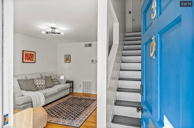 Building Photo - 2 bedroom/1.5 bathroom townhome in Ardmore