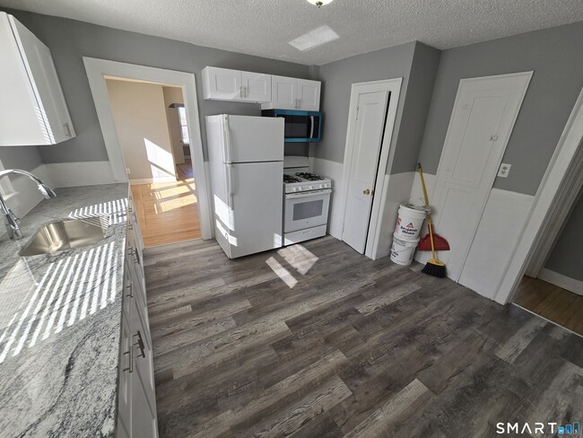 Building Photo - 263 Sheffield Ave