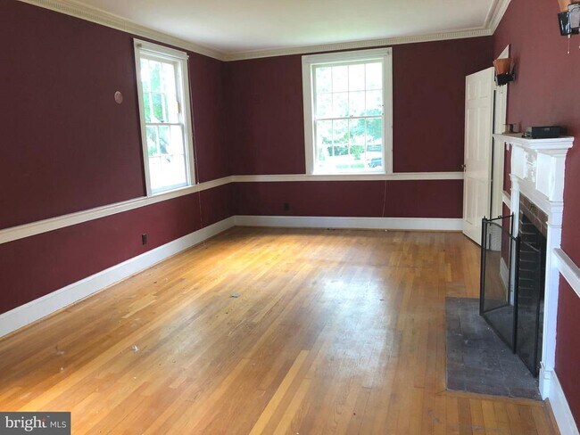 Building Photo - 4843 Butterworth Pl NW