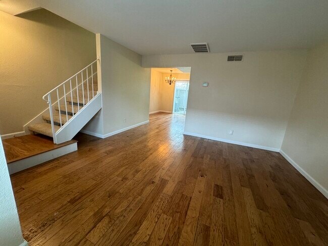 Building Photo - Updated 2 Bedroom Condo Located in Carmich...