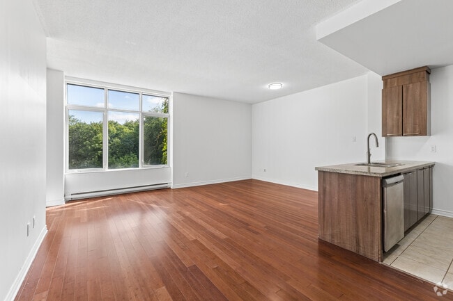 3BR, 3BA w/ Den 1800SF - Living Room - Oasis Sur Rive