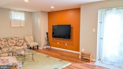 Building Photo - 6721 Sycamore Park Dr