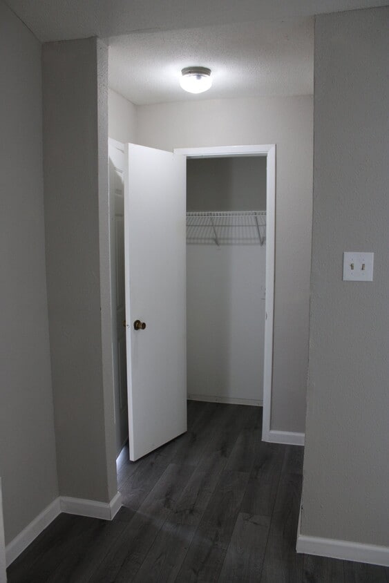 Foto del edificio - 98 Isaacks Rd