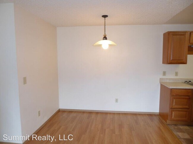 Building Photo - 8525 Jennifer Dr