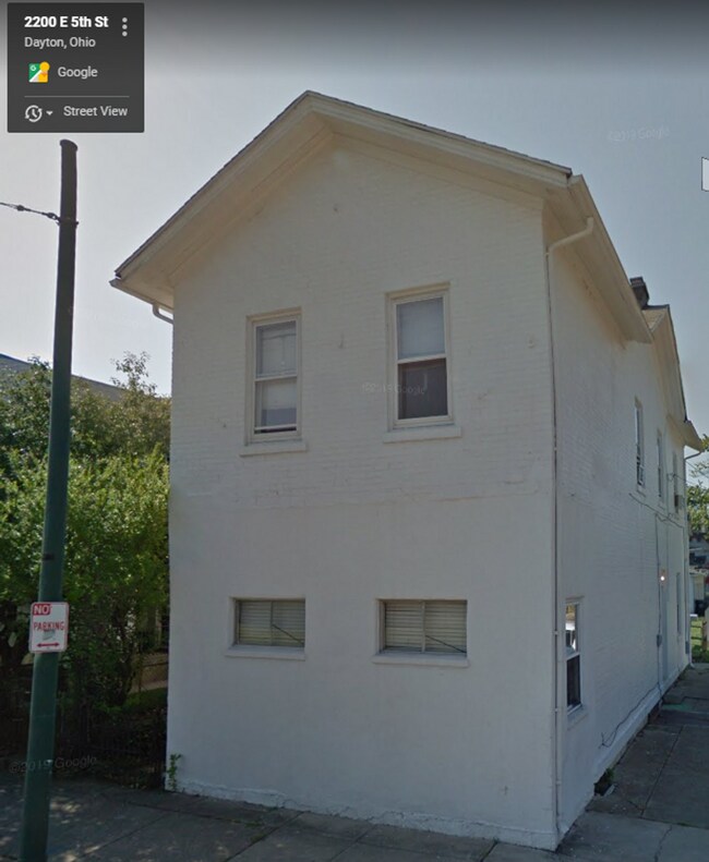 Building Photo - 2200 E 5th St
