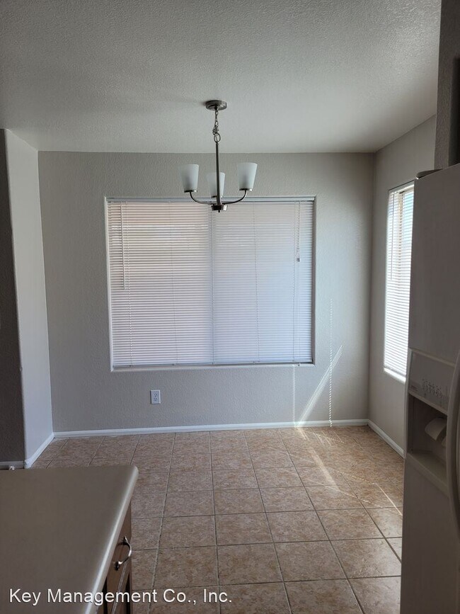 Foto del edificio - 4 br, 2.5 bath House - 15816 W. Linden St.