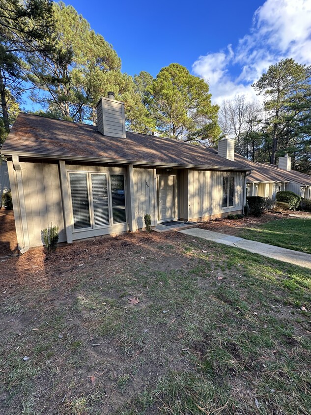 Primary Photo - 115 Mossbark Ln