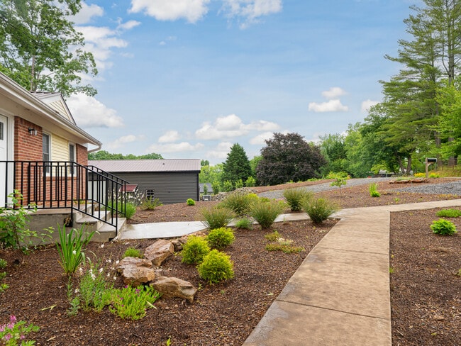 Building Photo - 3 Southwicke Ct