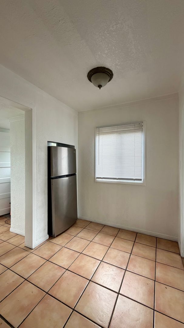 Foto del edificio - 3621-3623 Eugene Place