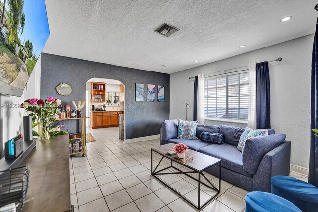 Foto del edificio - 2826 Dewey St