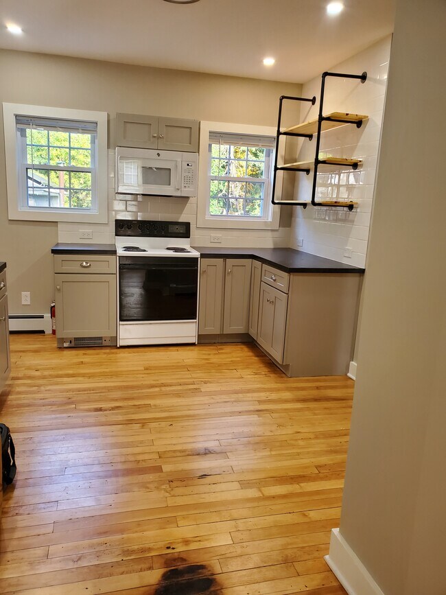 Building Photo - 644 Grove St