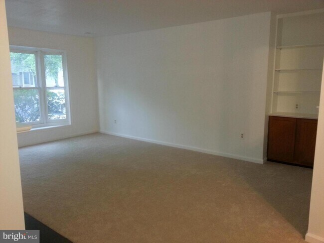 Building Photo - 13051 Shadyside Ln