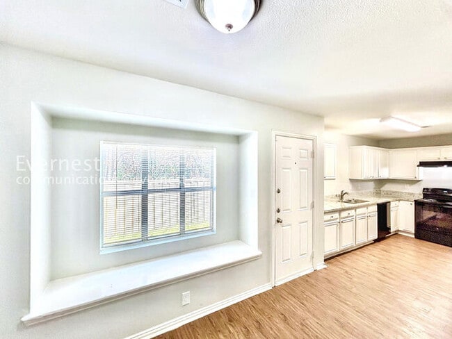 Foto del edificio - 246 Creek Cove Dr