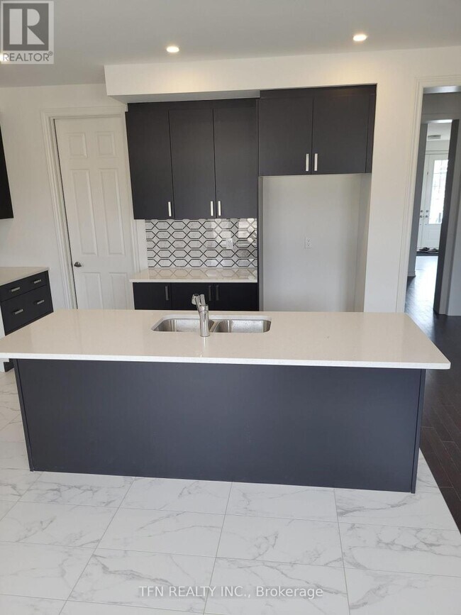 Building Photo - 14 Primrose Hts