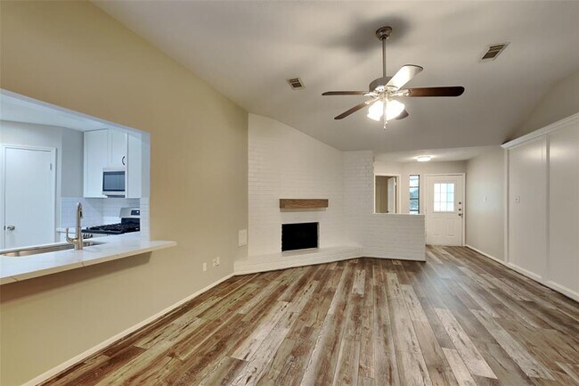 Building Photo - 15022 Ringfield Dr