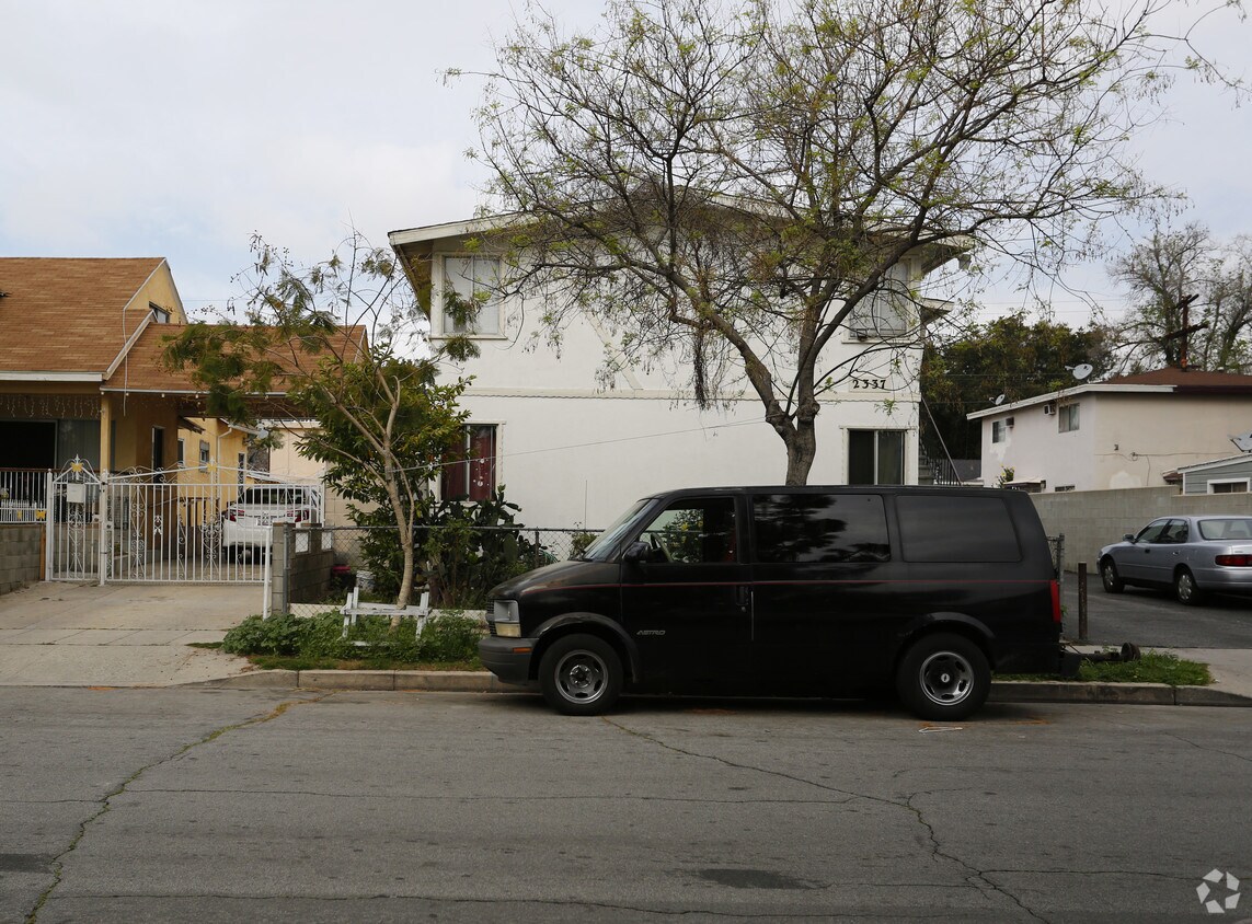 Building Photo - 2337 Niagara St