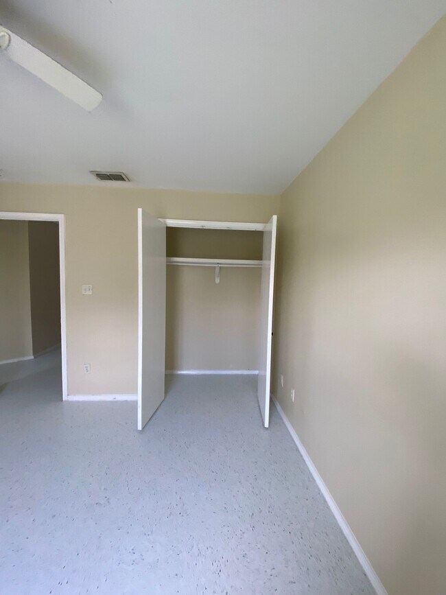 Building Photo - 307 Gastel Cir