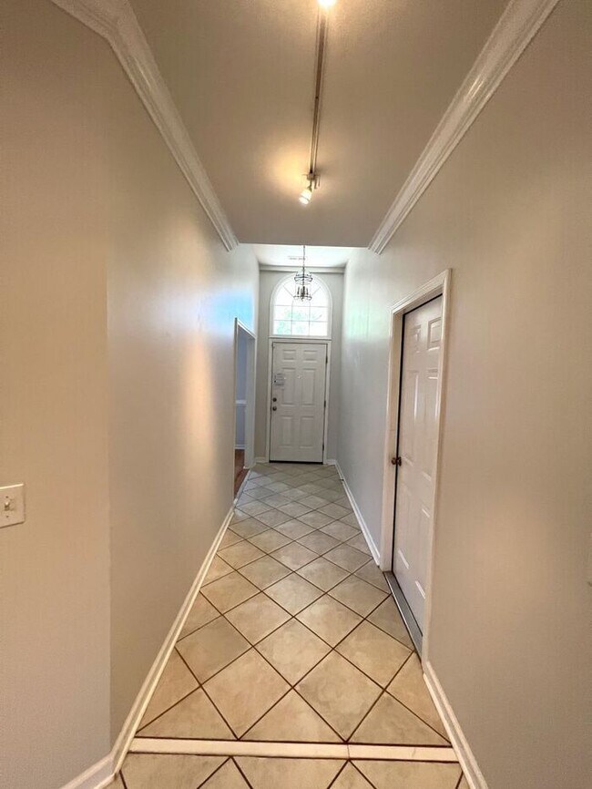 Foto del edificio - Merestone 1 level brick patio home. 2 Car garage, walk to The Point Shopping, restaurants and mov...
