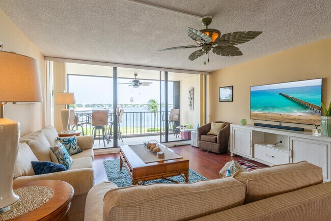 Foto del edificio - 134 Lakeshore Dr