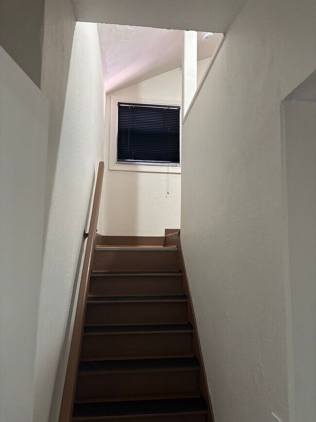 Foto del edificio - 2 BR 1 BA house with Bonus Room in Yuba City  AVAILABLE NOW!